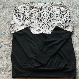 Snake print long sleeves top NWOT
